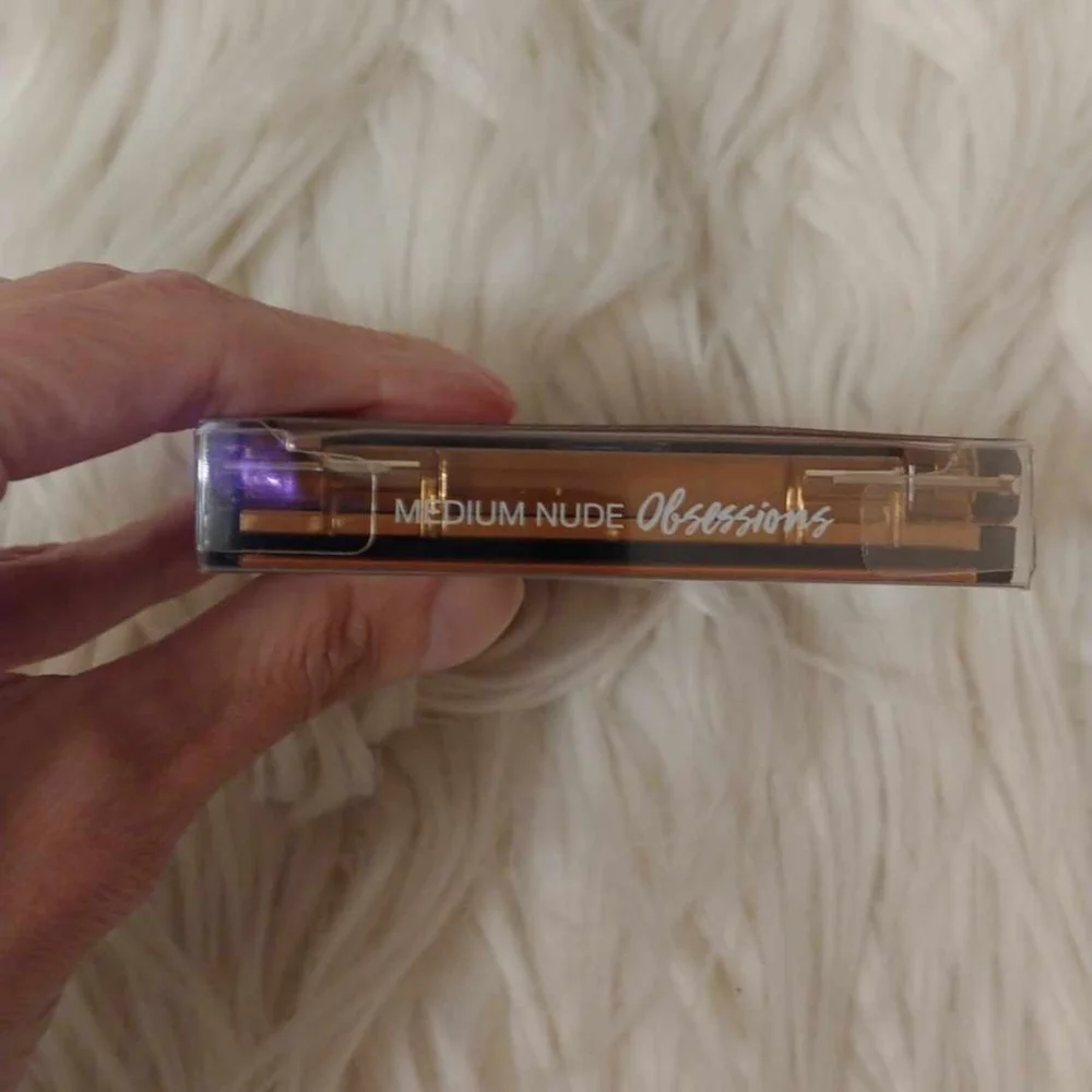 💖FIRM! NWT HUDA BEAUTY MEDIUM NUDE OBSESSIONS EYESHADOW PALETTE